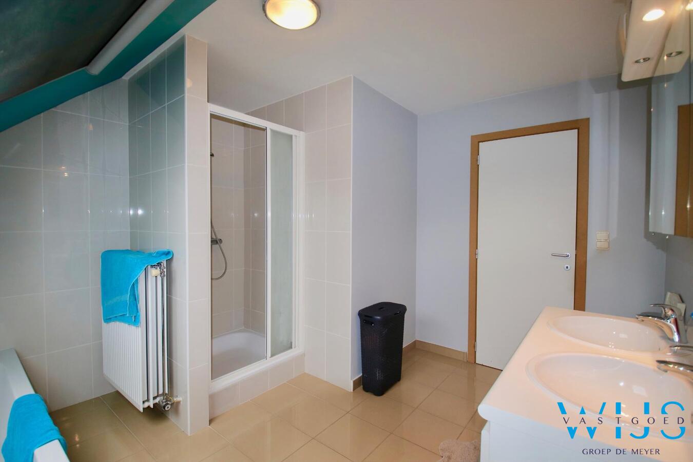 Instapklaar en zeer gezellig woonhuis in een rustige wijk te EEKLO ! 