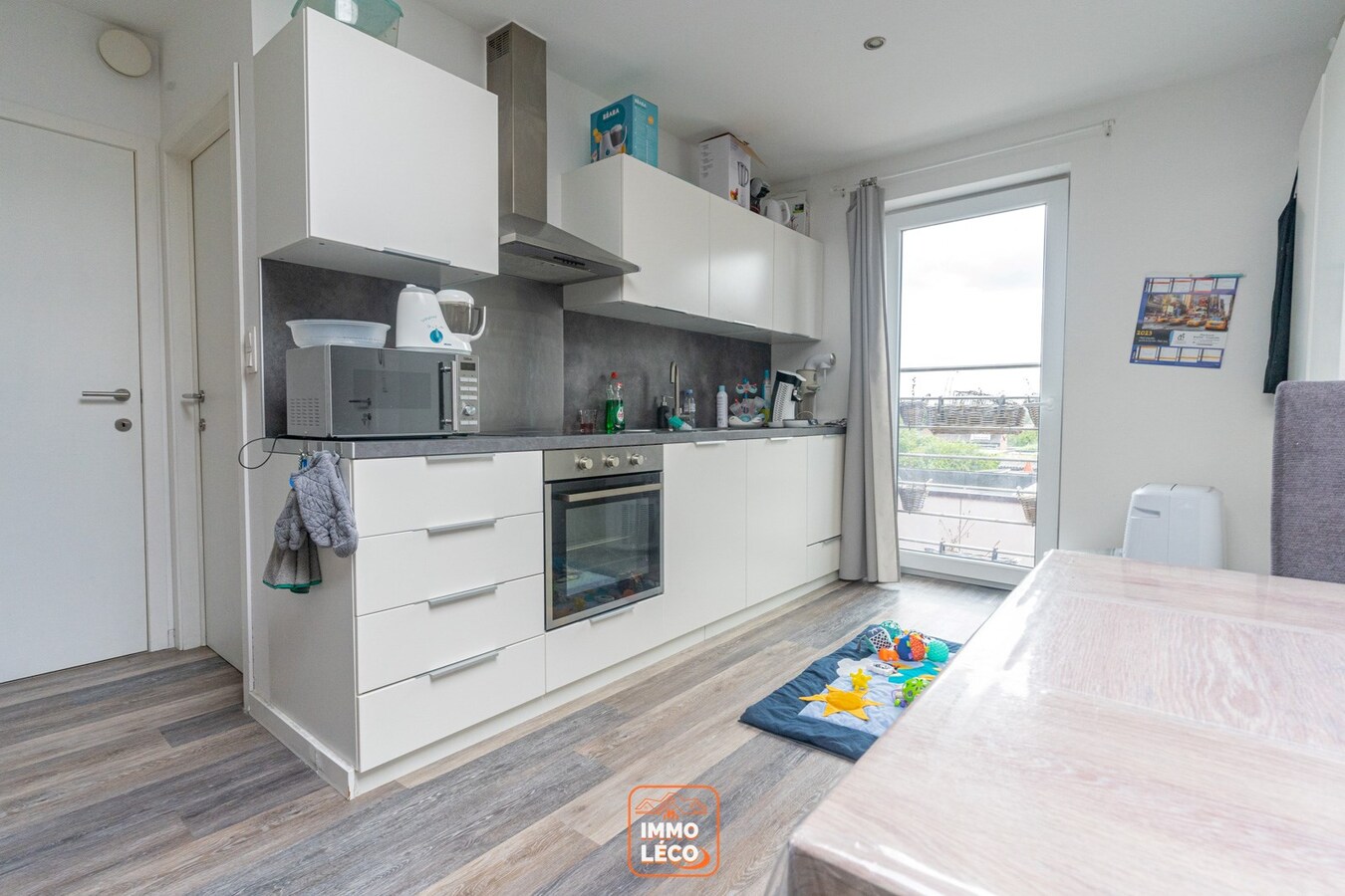 Appartement moderne deux chambres, dans une rue calme appréciée. 