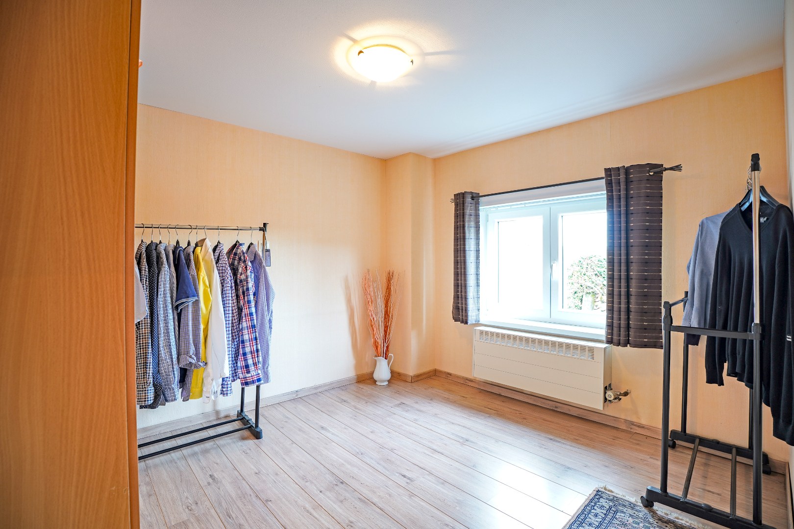 Ruime woning met zongerichte tuin op 554m². 