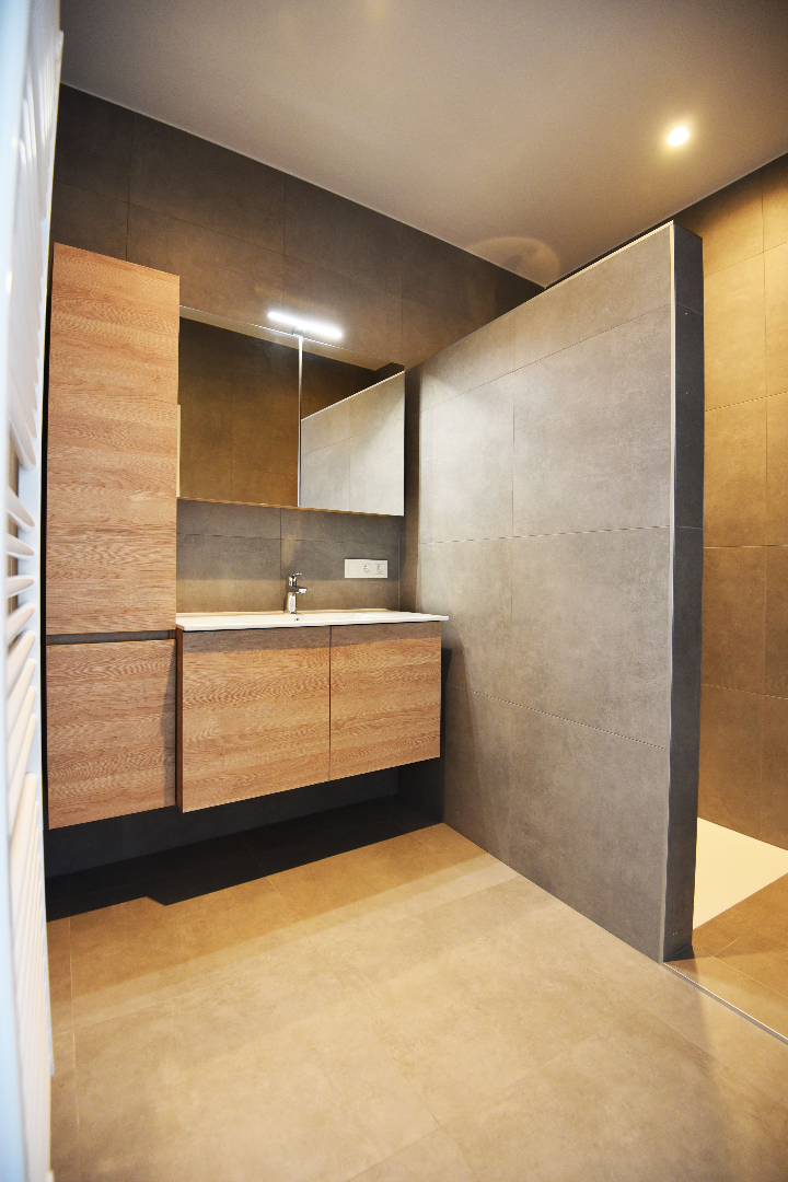 Nieuwbouw appartement met 1 slaapkamer, terras en tuin te Lembeke-Dorp 