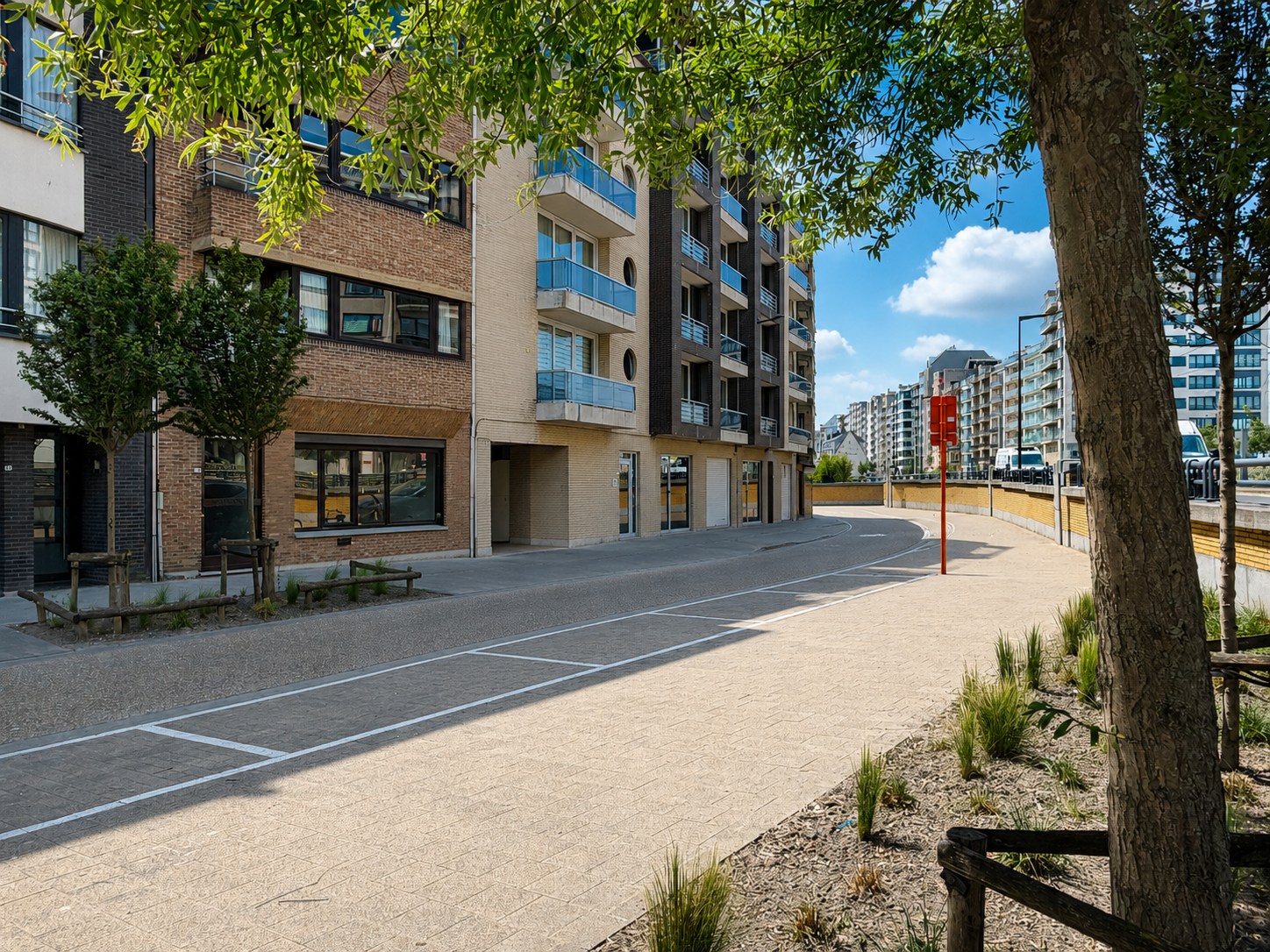 Instapklaar 2-slaapkamerappartement op wandelafstand van zee 