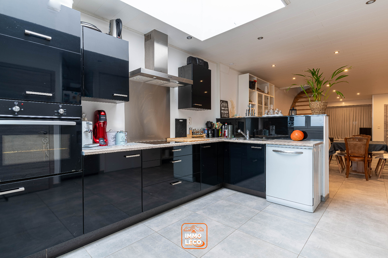 Splendide maison rénovée avec 2/3 chambres et extérieur avec accès à l'arrière 