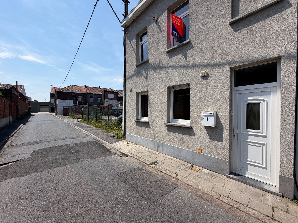 Prachtige ruime woning met 4 slaapkamers en 2 badkamers ! *** NONO INSPIRED *** 