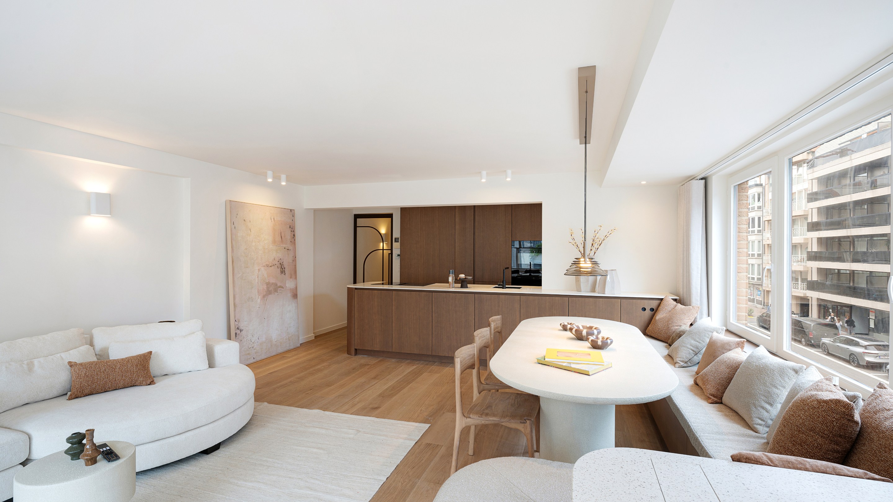 Stijlvol gerenoveerd hoekappartement met 3 slaapkamers in hartje Knokke. 