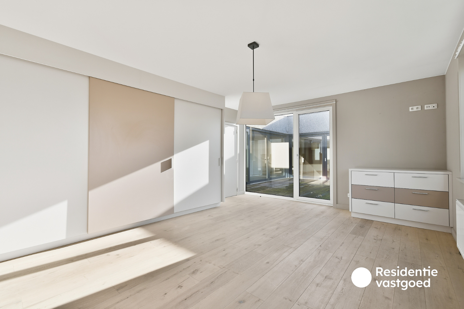 Zeer ruim en modern appartement te huur in Eernegem 
