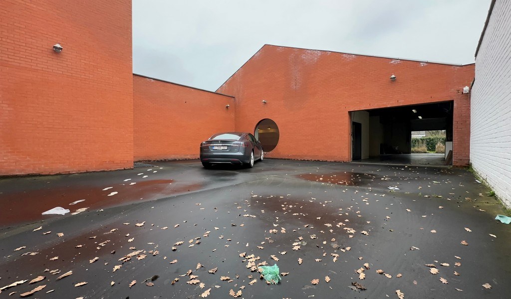 Handelspand met garage te koop in Merelbeke-Melle