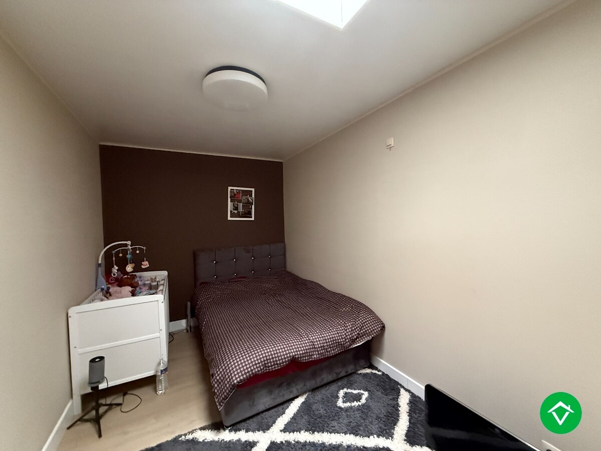 Gelijkvloers appartement met twee slaapkamers en terras te Roeselare 