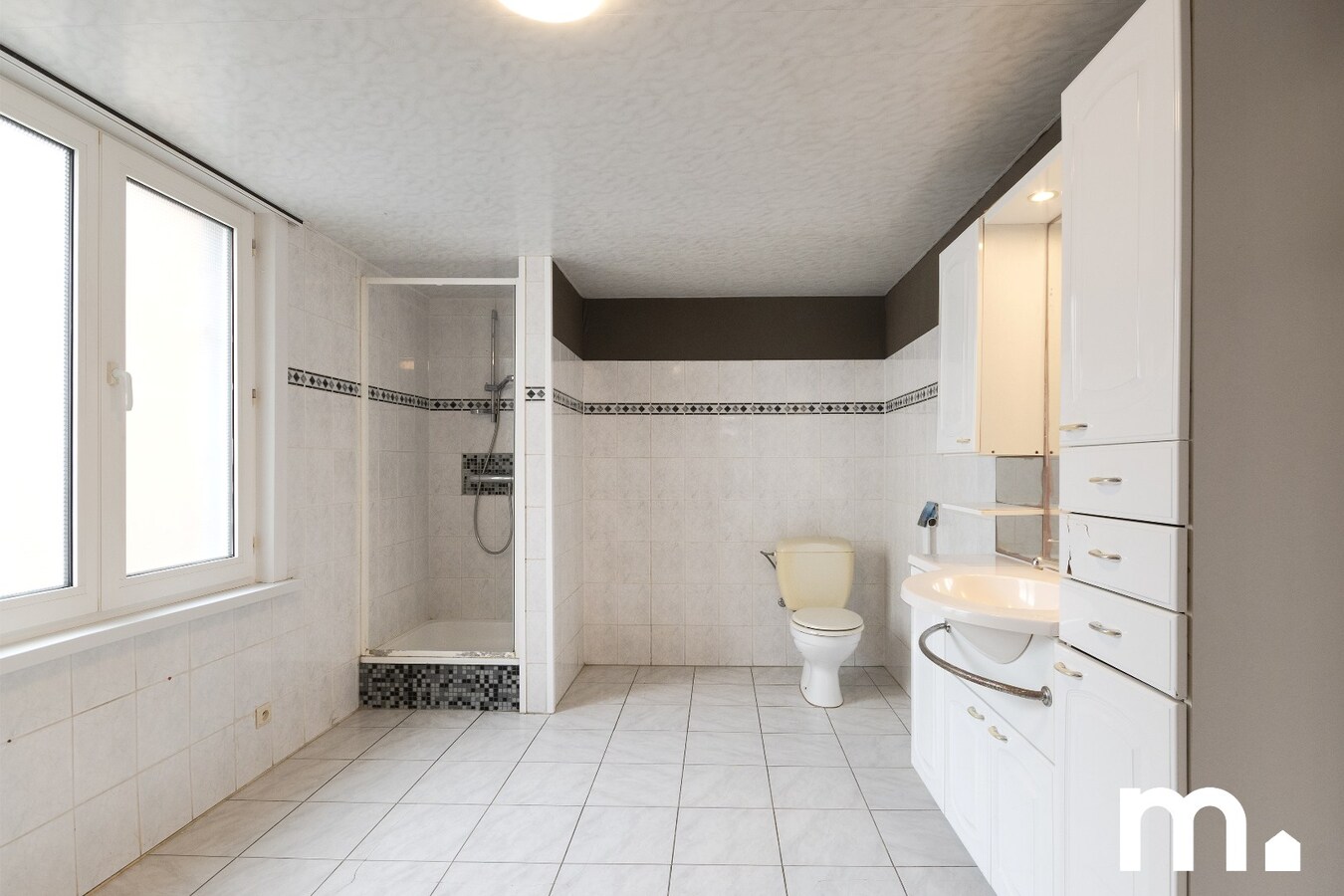 Instapklare woning nabij de Leieboorden in Kortrijk te koop ! 