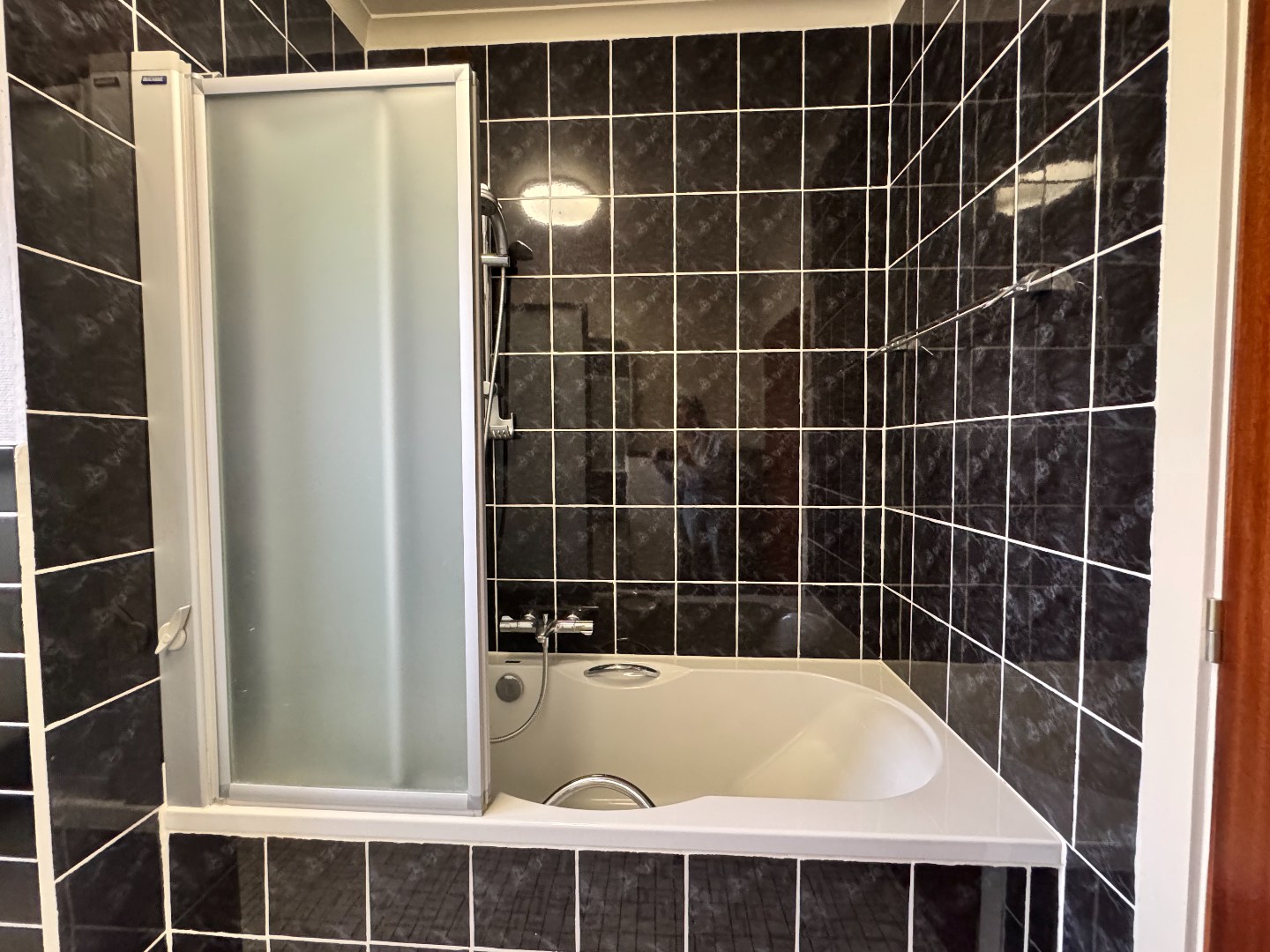 Woning op groot perceel met 3 slaapkamers en garage te Deinze 