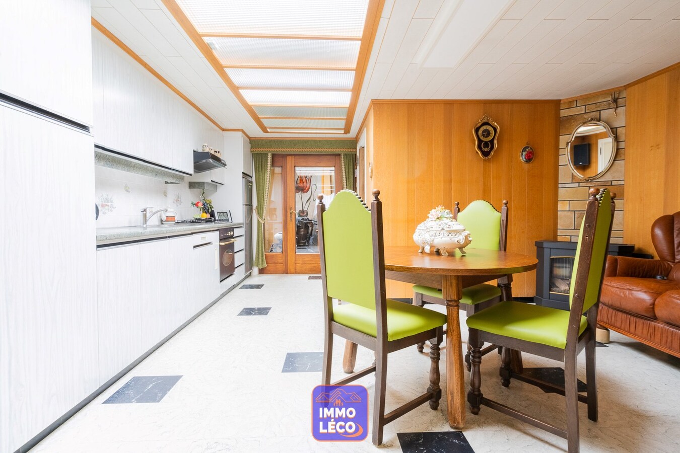 Maison saine idéale 1er achat, grande cour et accès arrière. 