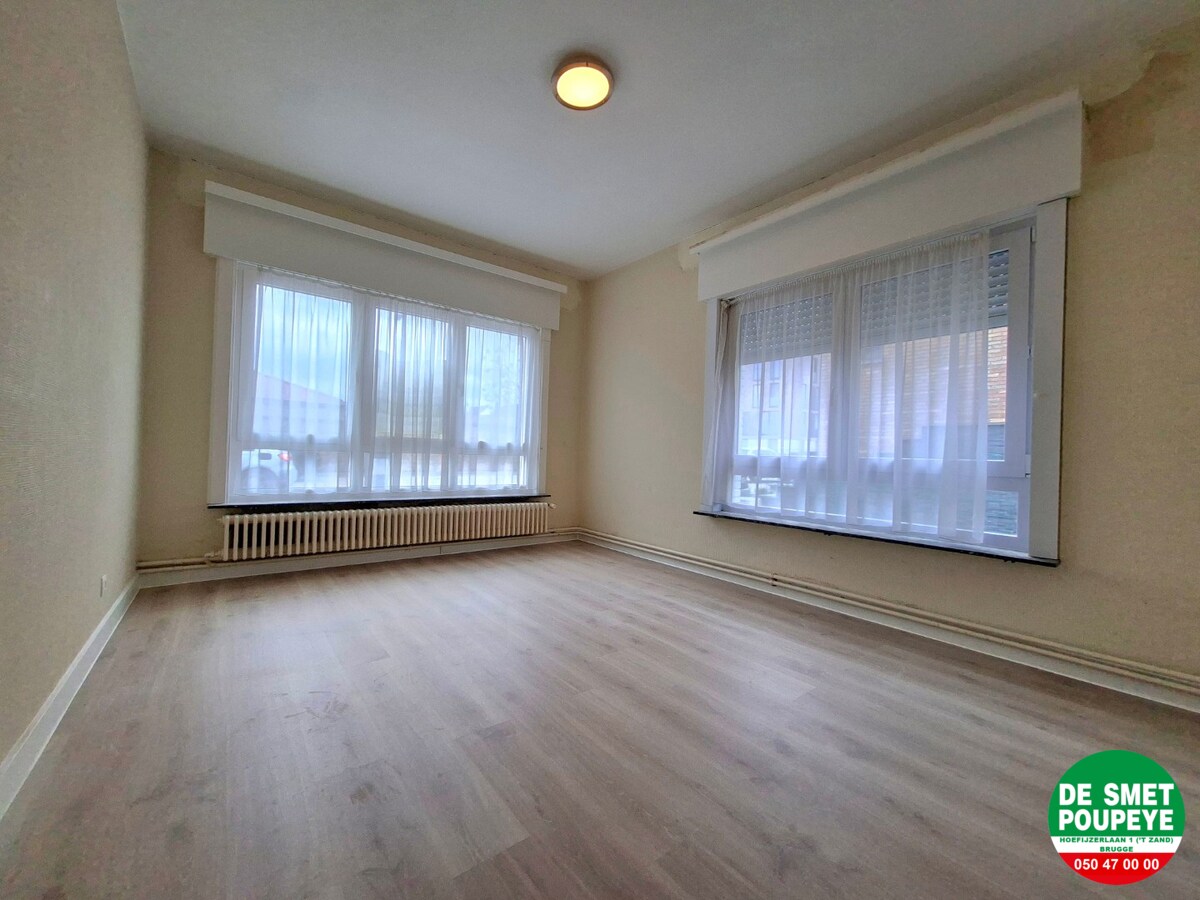 Gelijkvloersappartement met terras en garage 