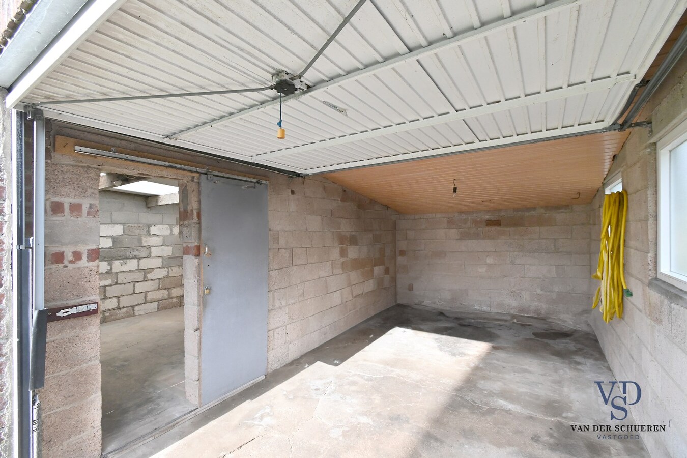 Half Open gezinswoning met potentieel 