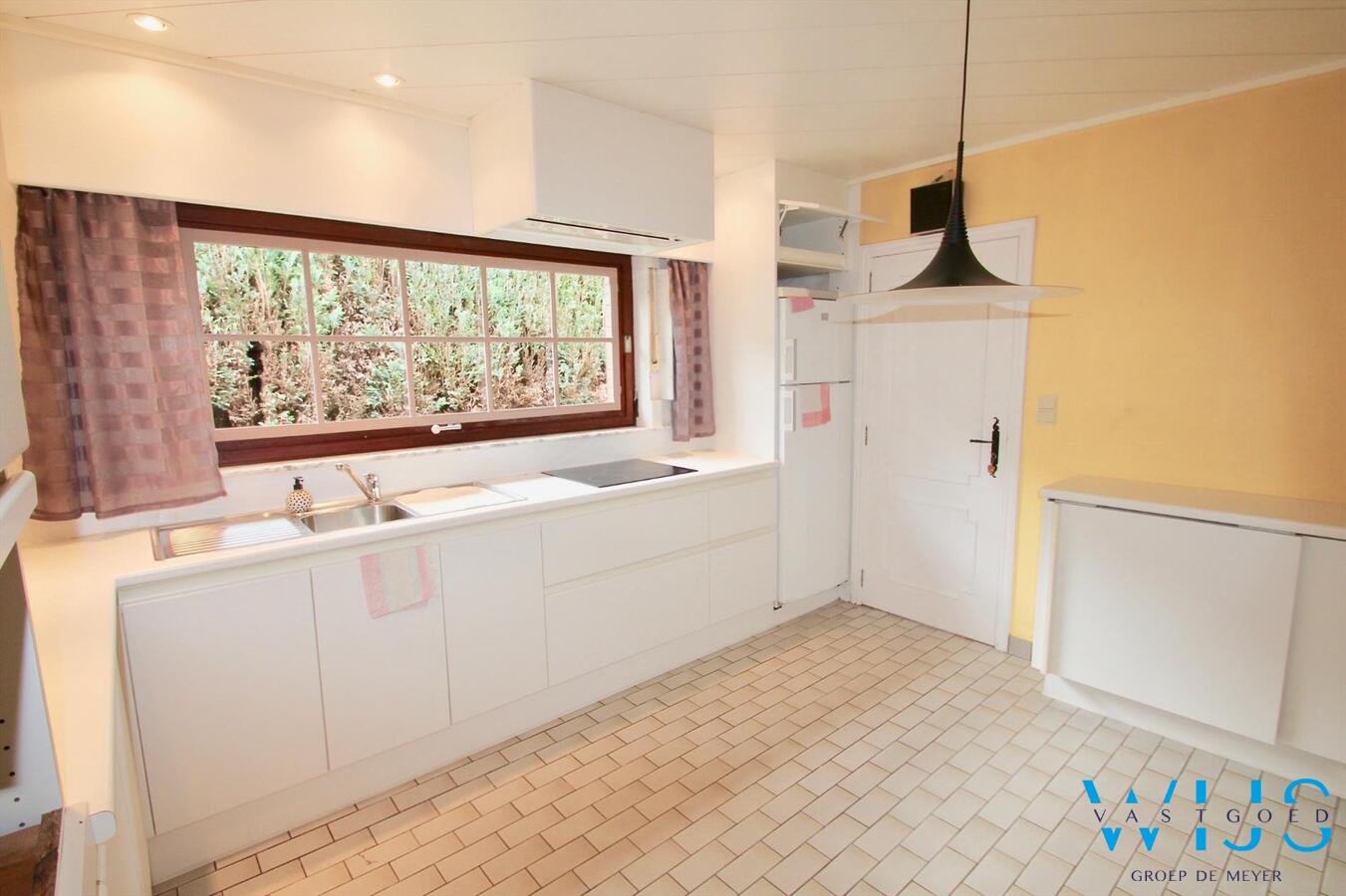 Op te frissen bungalow op een prachtig perceel van 960 vierkante meter te Oostakker ! 