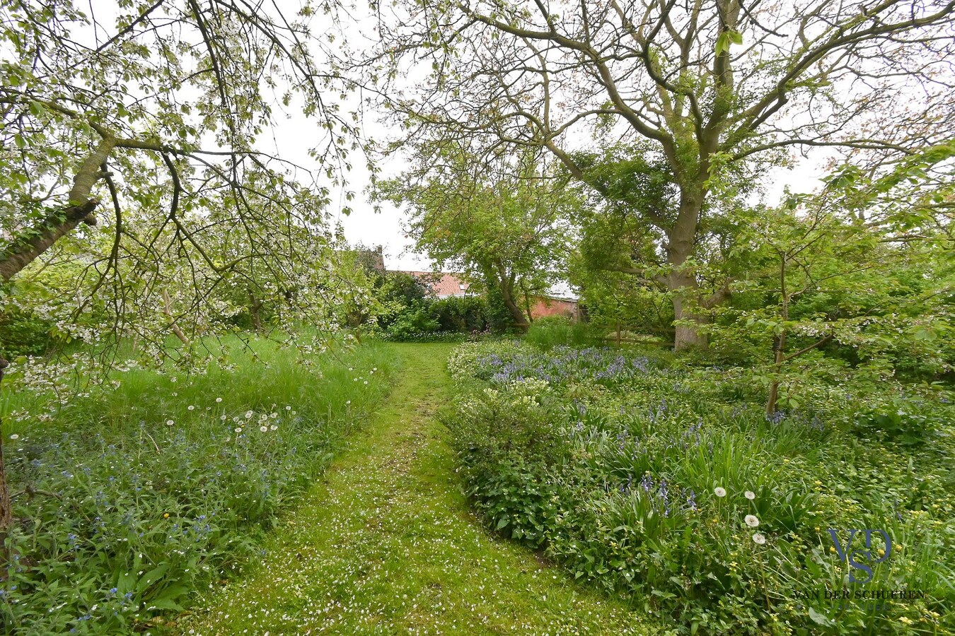 Charmante woning op royaal perceel van 1.618 m² 