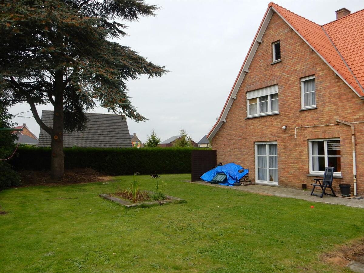 Woning met 4 slaapkamers en zonnige tuin 