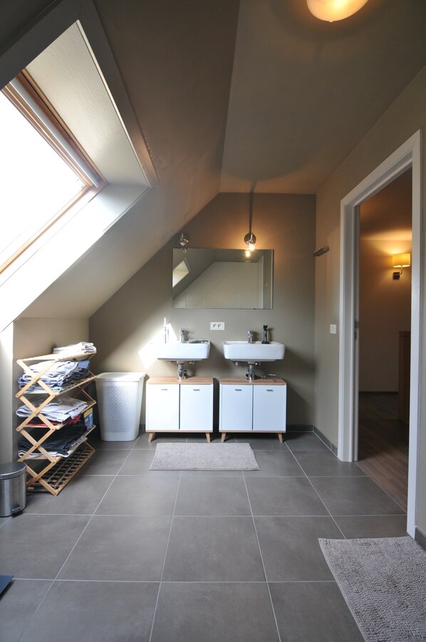 Halfopen bebouwing in rustige bouwverkaveling 