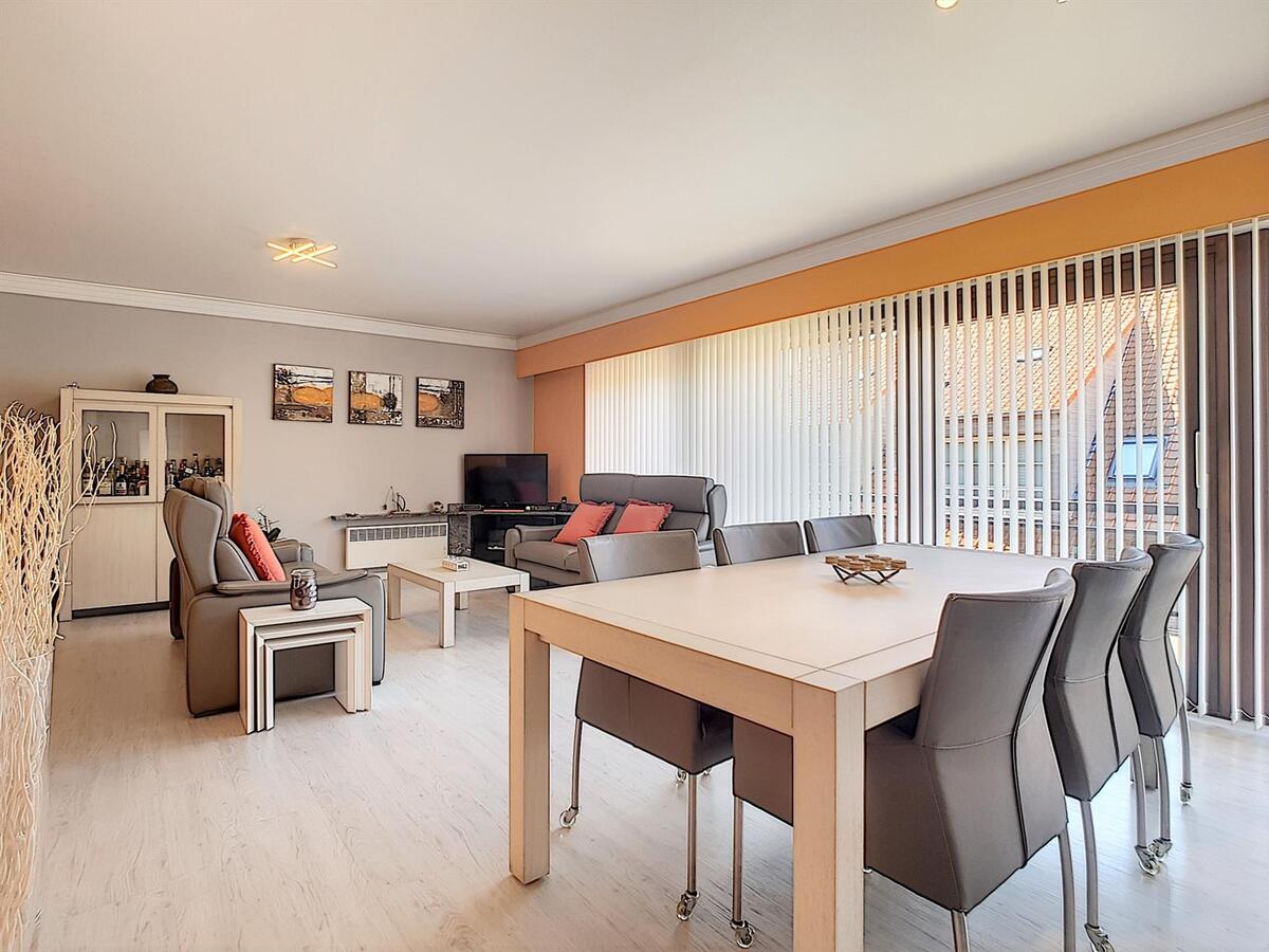 Ruim, zeer aangenaam appartement met drie slaapkamers en zonneterrassen - Heist 