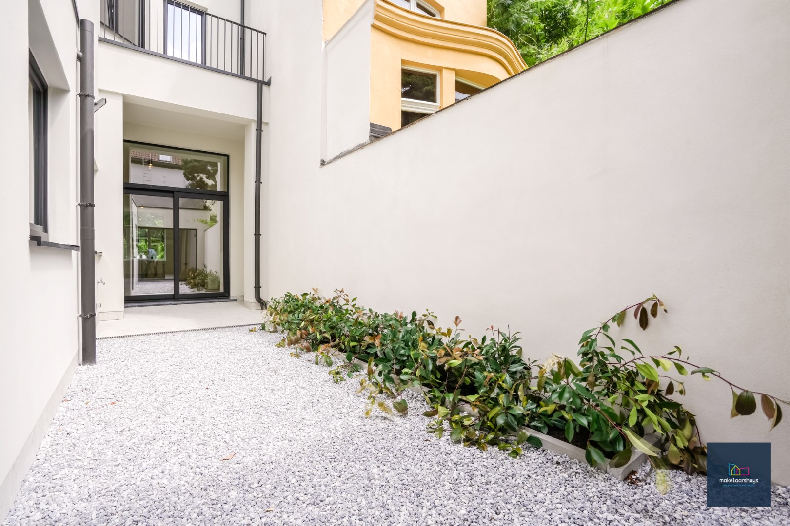 Nieuw 2 slaapkamerappartement  met praktijkmogelijkheden 