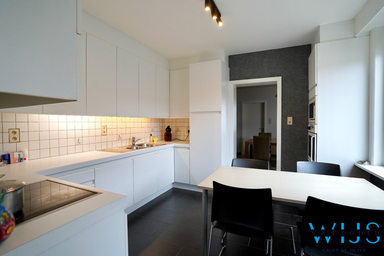 Stevig woonhuis aan de rand van het centrum van Sleidinge 