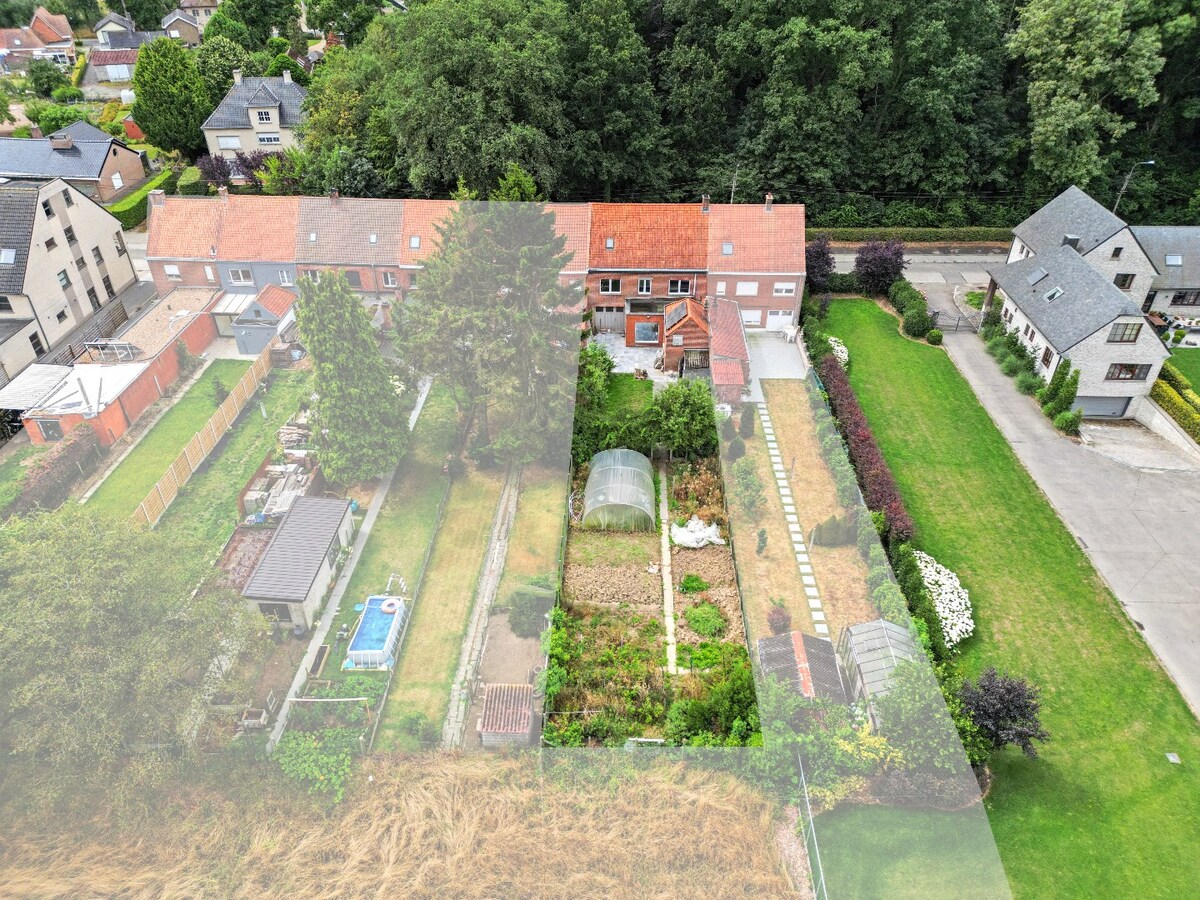 Verrassend ruime gezinswoning met garage op ruim perceel van 530m² 