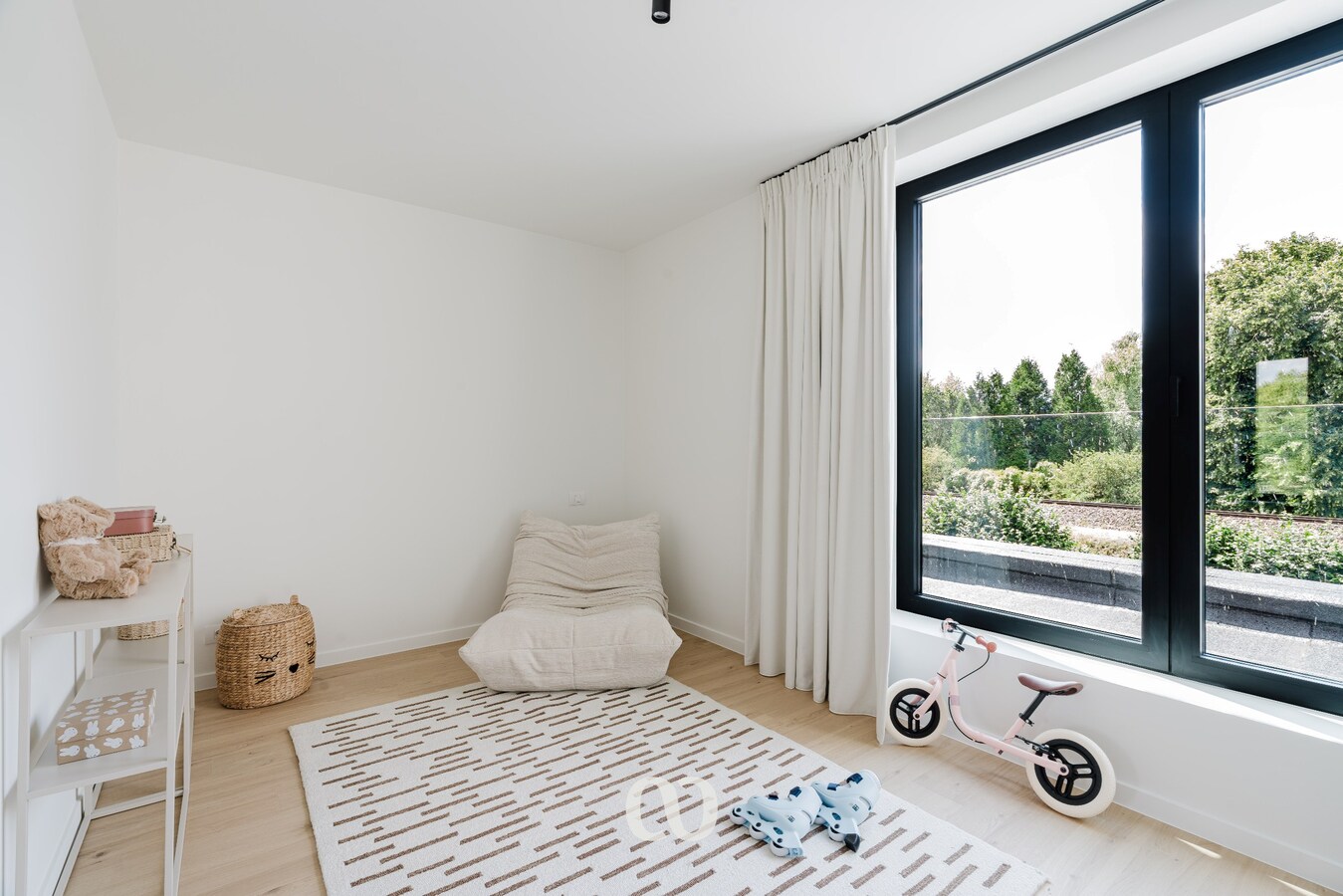 Volledig afgewerkte nieuwbouwwoning met 5 slaapkamers 