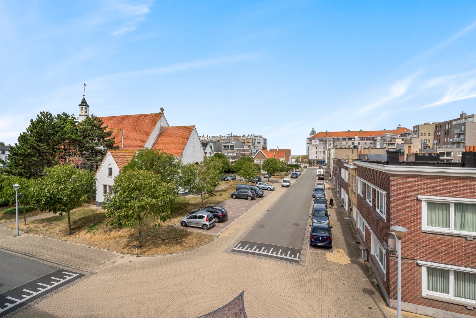 Bemeubeld appartement met 2 slaapkamers en garagebox 