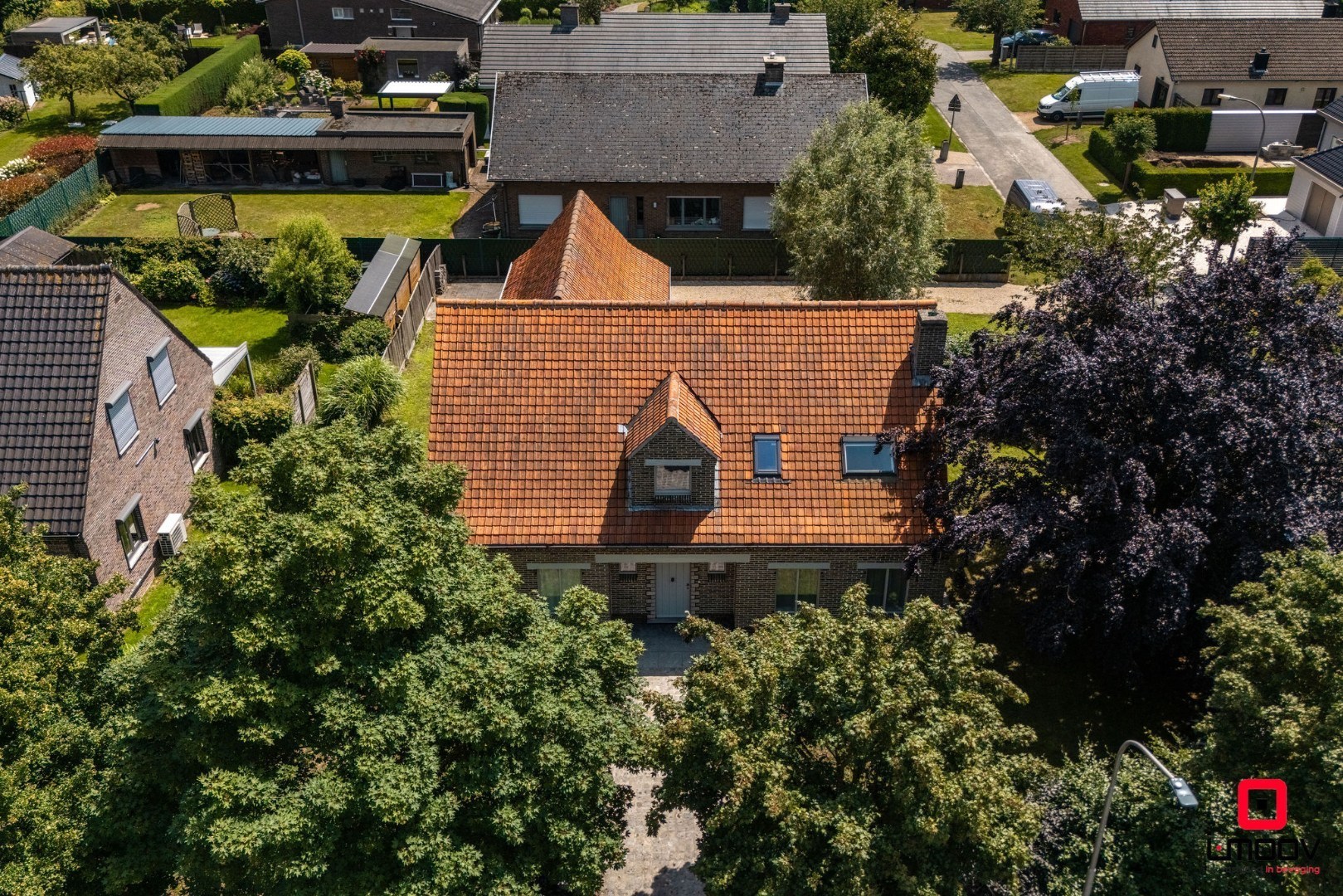 Vrijstaande woning met 5 slaapkamers en polyvalente loods te De Pinte 