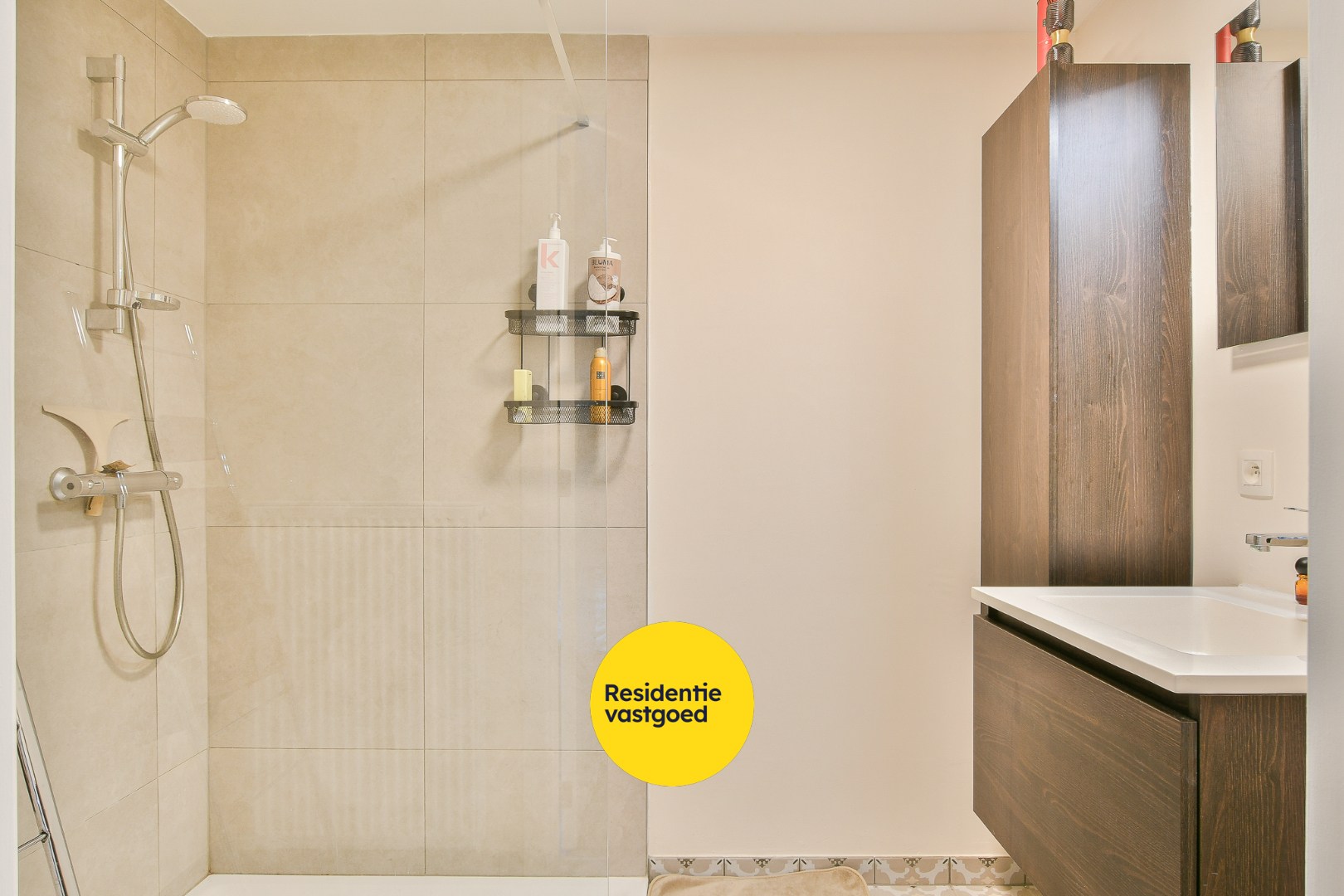 Uniek appartement met carport met grote berging gelegen in een oude graanmolen 