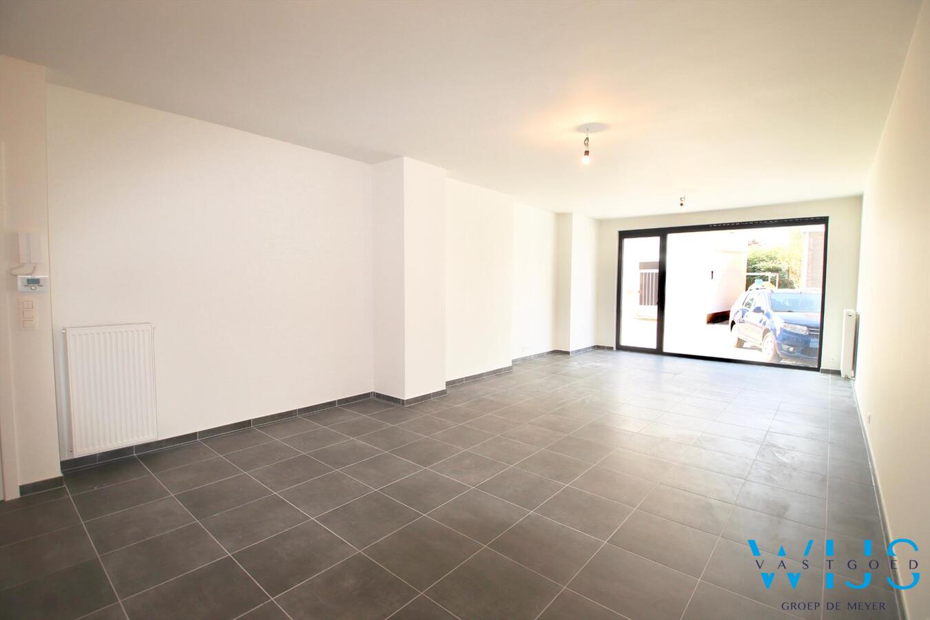 Gelijkvloers appartement met TUIN &amp; GARAGE te Zelzate! 