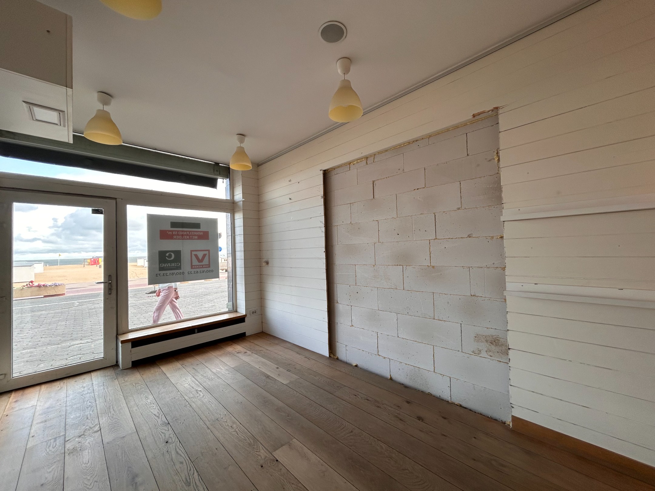 Handelspand op toplocatie aan de zeedijk. 