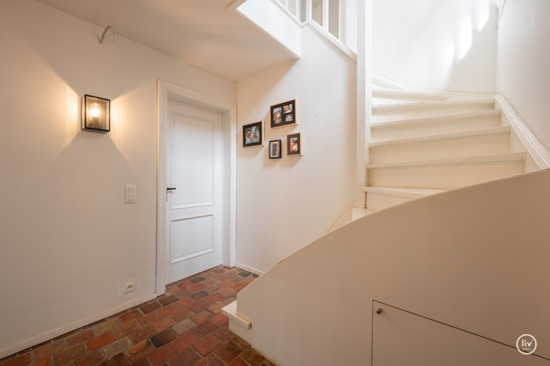 Prachtige vrijstaande villa rustig gelegen te Monikkendreef op een mooi perceel van 1000m2. 