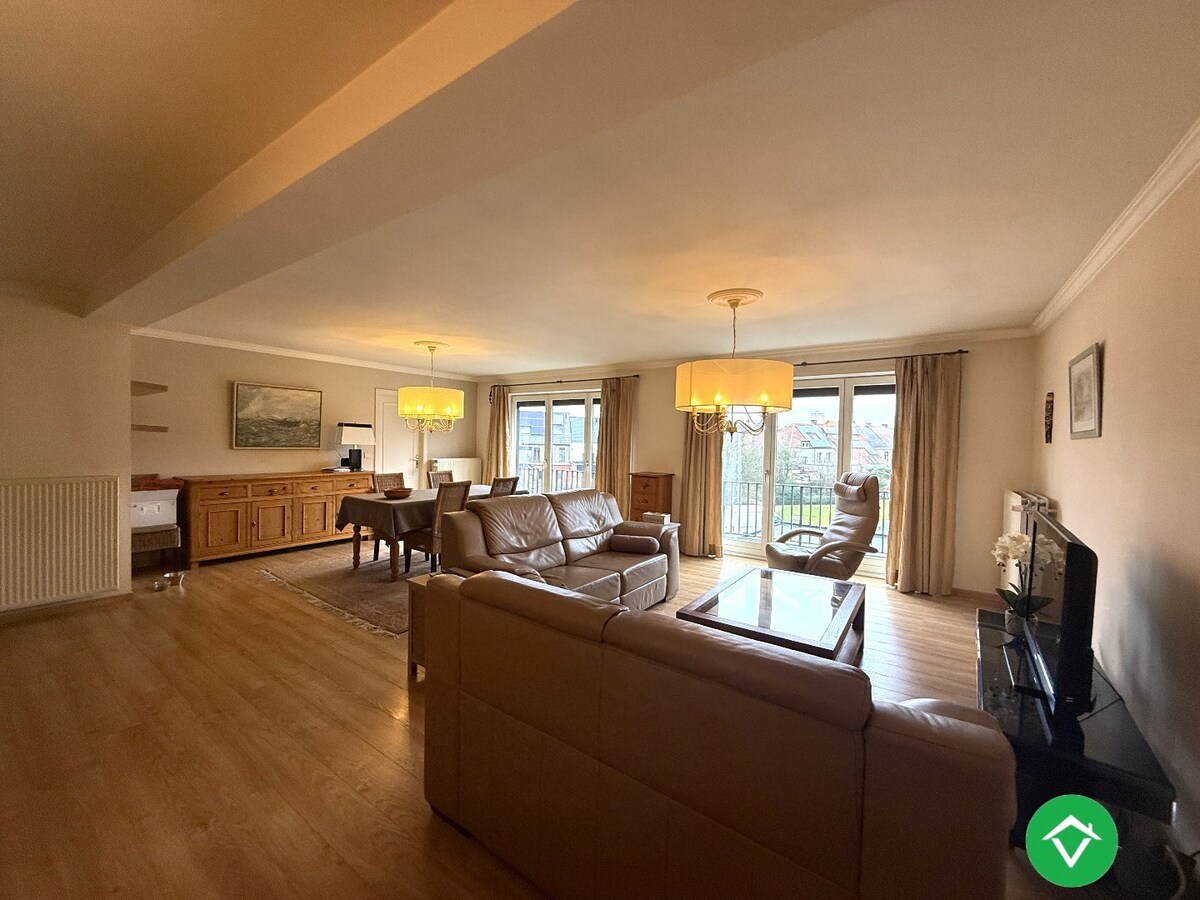 Ruim 2-slaapkamersappartement met garage in centrum Roeselare 