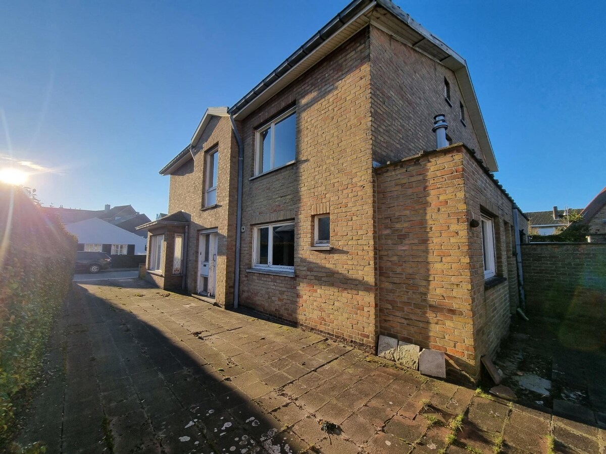 Zeer goed gelegen, te renoveren halfopen bebouwing - Heist 