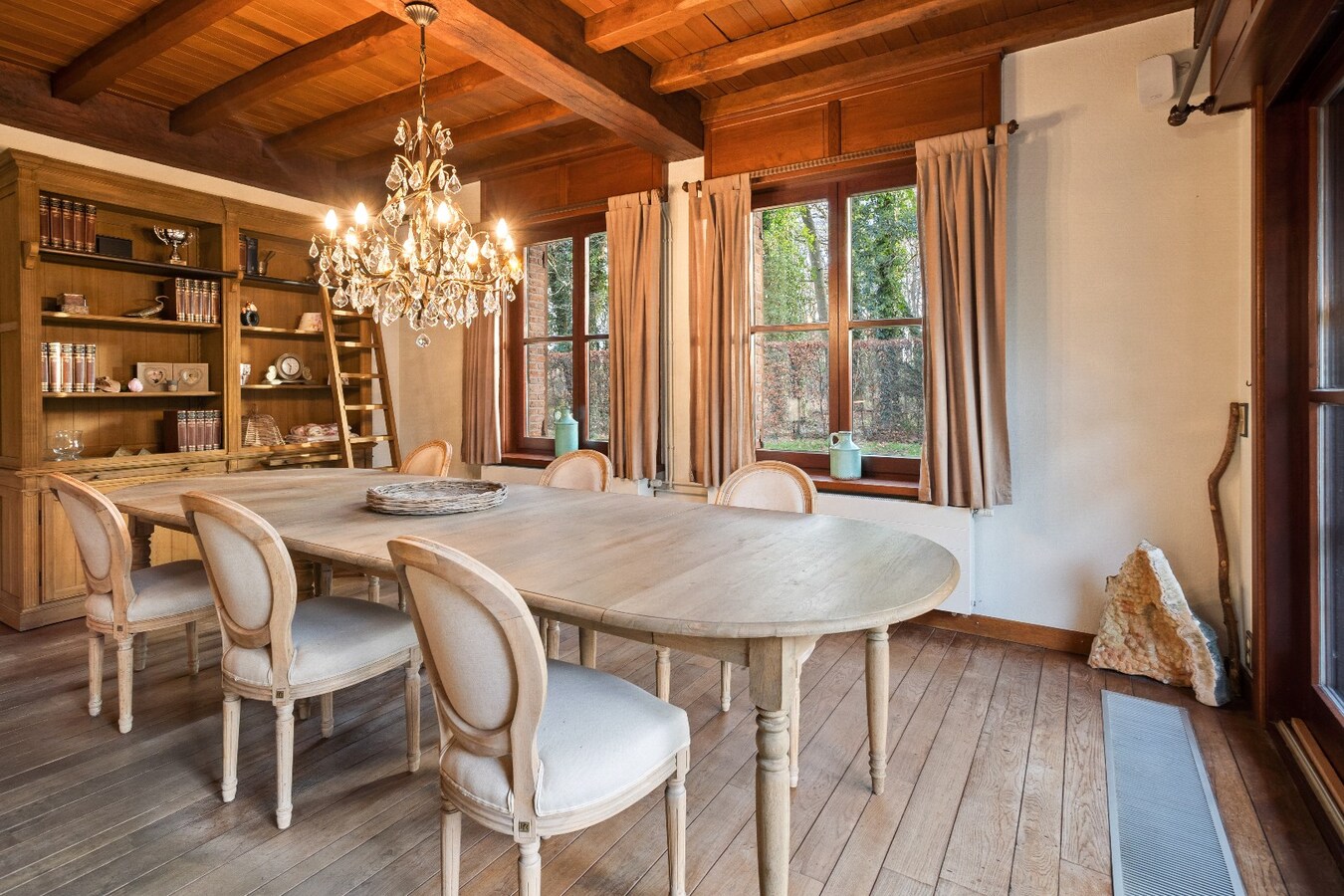 Uniek gelegen villa op ruim perceel van 2009m² 