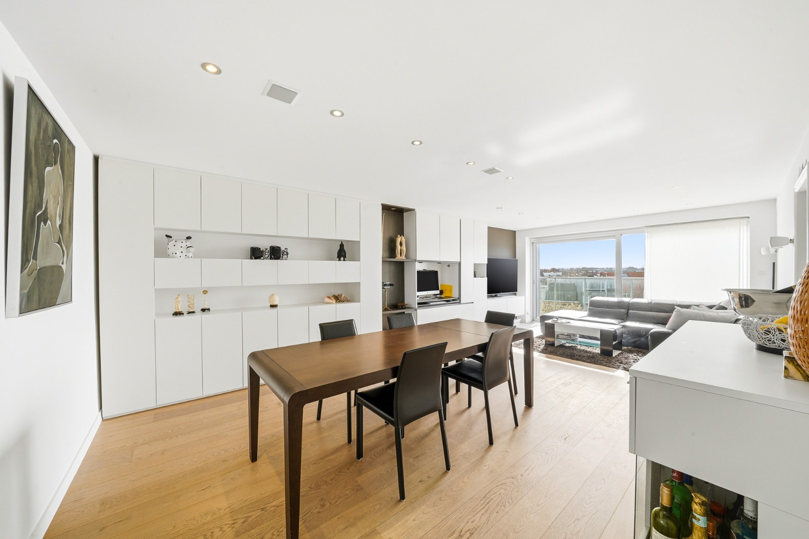 Ruim appartement met 3 slaapkamers, 2 terrassen, garage en staanplaats in Oostende 