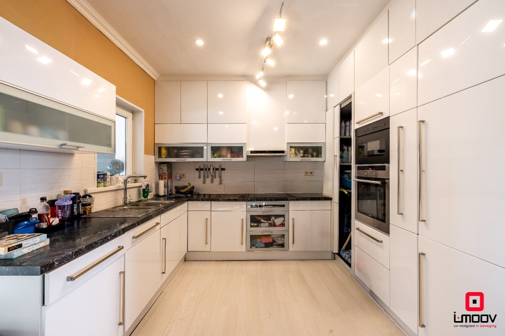 Uniek gemengd pand met commerciële invulling én ruime privéwoning in opkomende buurt van Gent 