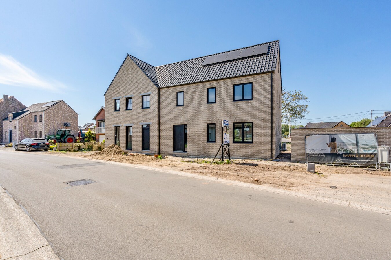 Afgewerkte halfvrijstaande BEN-woning op een perceel van 4a62ca in landelijk project te Voorshoven, een gehucht van Neeroeteren! 