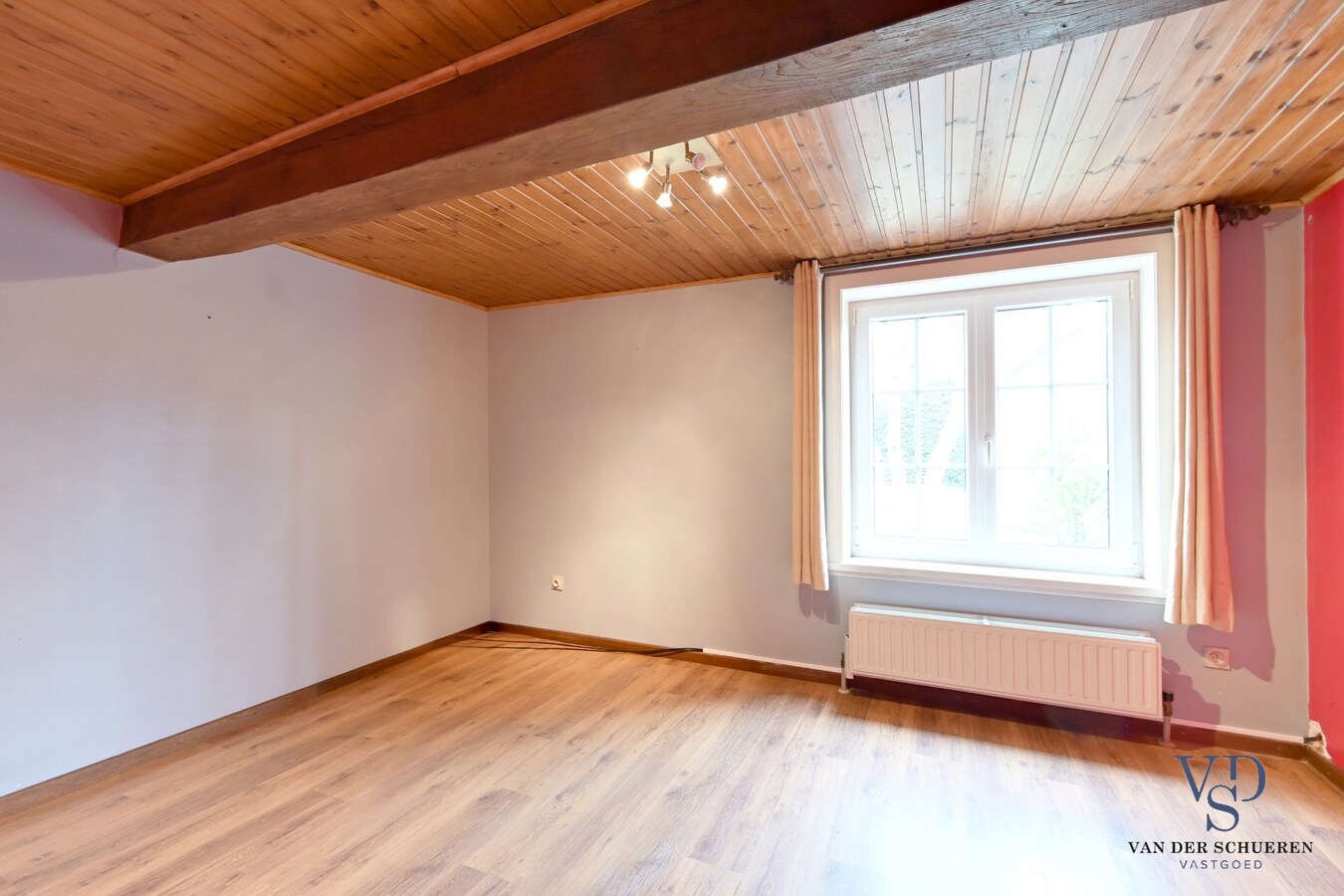 Charmante hoeve met stallen 