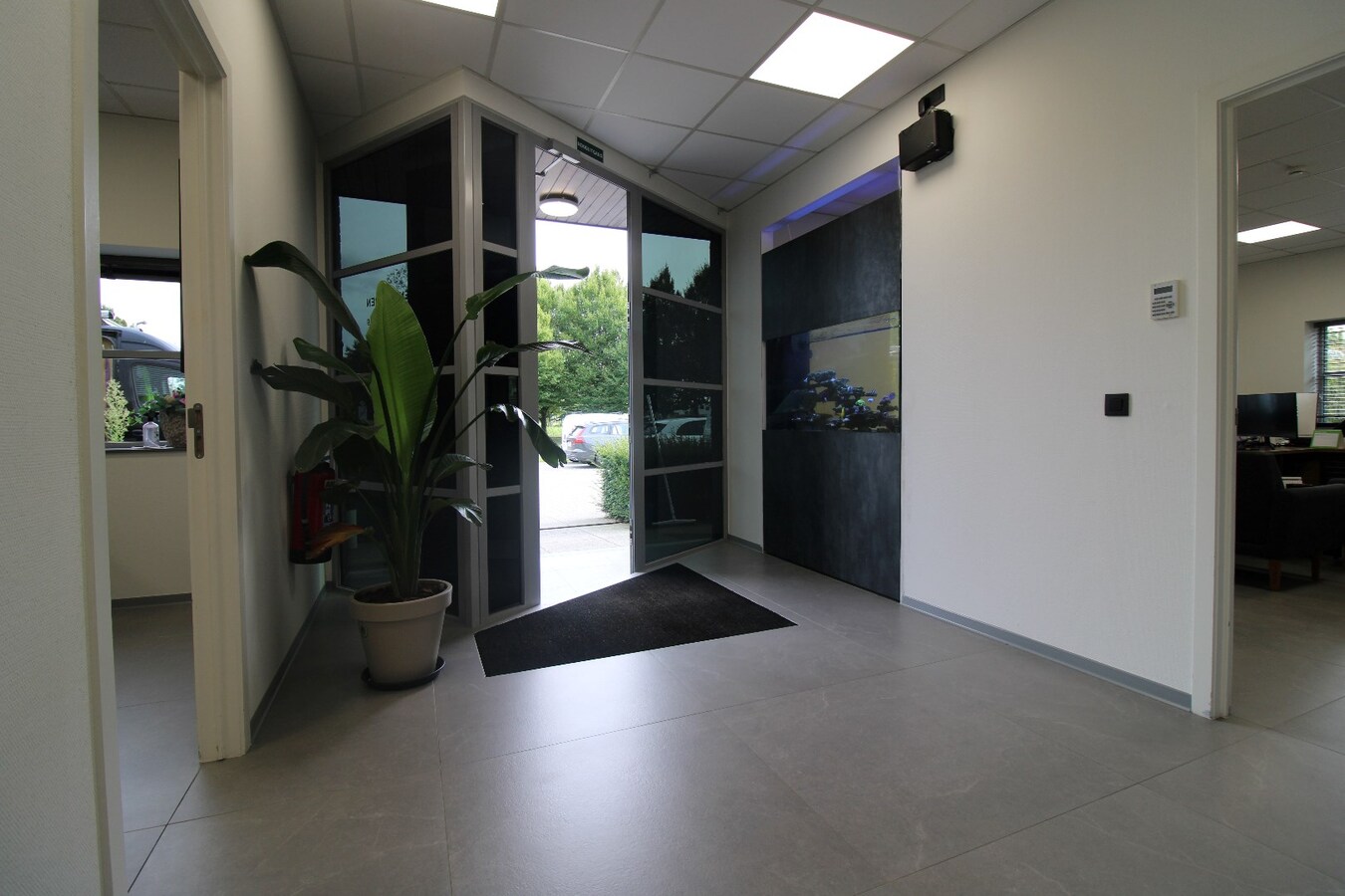 Goed gelegen bedrijfshal met kantoren 