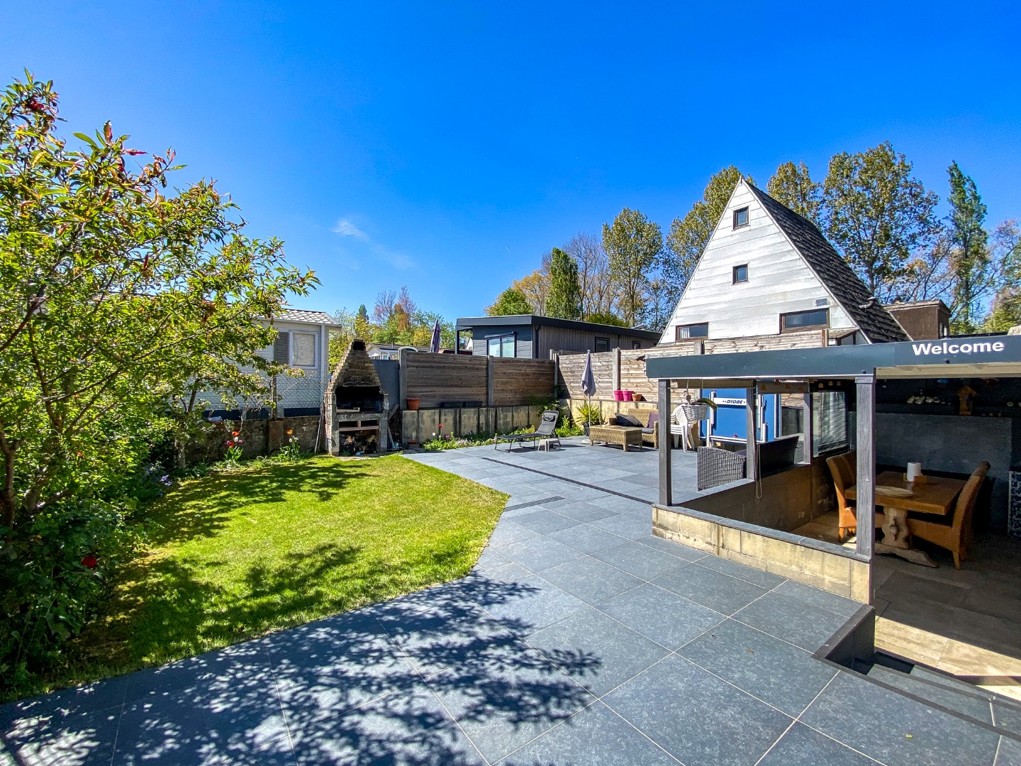 Instapklare woning gelegen op 330m² te Oostduinkerke. 
