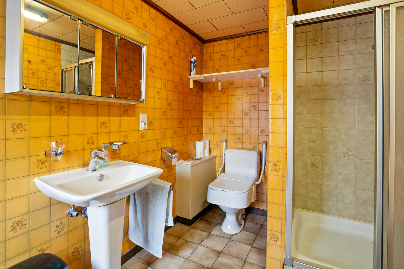 Alleenstaande woning met loods in Jonkershove. 