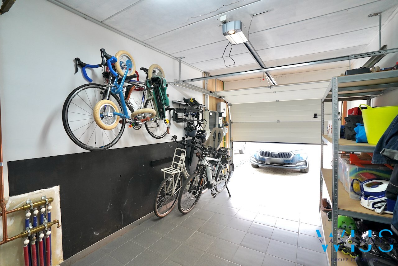 INSTAPKLAAR woonhuis met ZUIDgerichte tuin te Boekhoute ! 