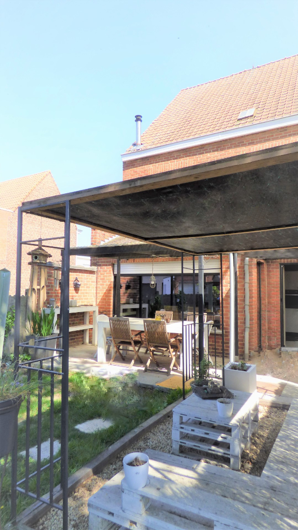 Aantrekkelijke en karaktervolle gezinswoning in het centrum van Zwevegem. 