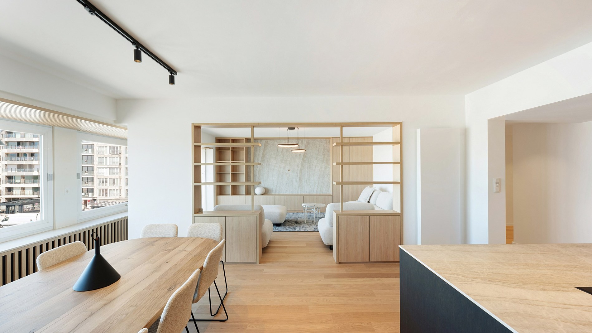 Exclusief ruim plateau-appartement met frontaal zeezicht aan het Rubensplein – met optie tot inpandige parking 