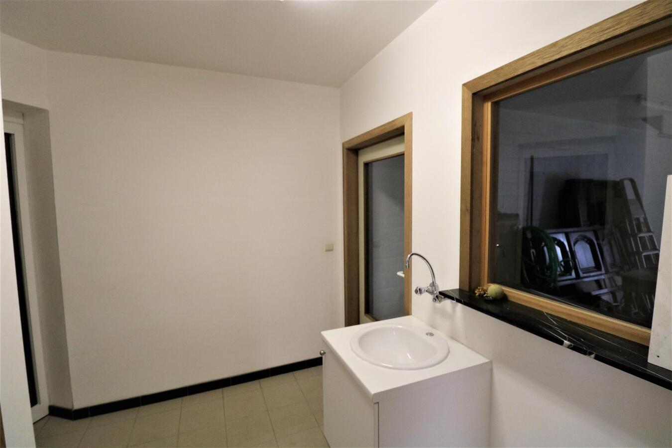 Recente woning met 5 slaapkamers op 698m²  te Alveringem 