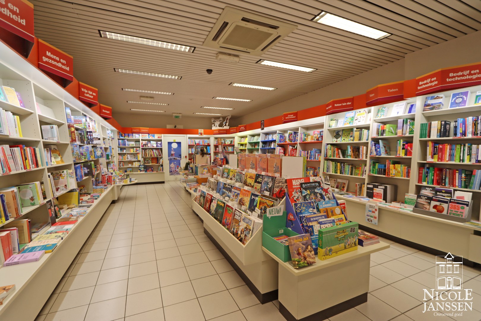 Mooi verzorgde en instapklare gelijkvloerse handelsruimte in centrum Maaseik 