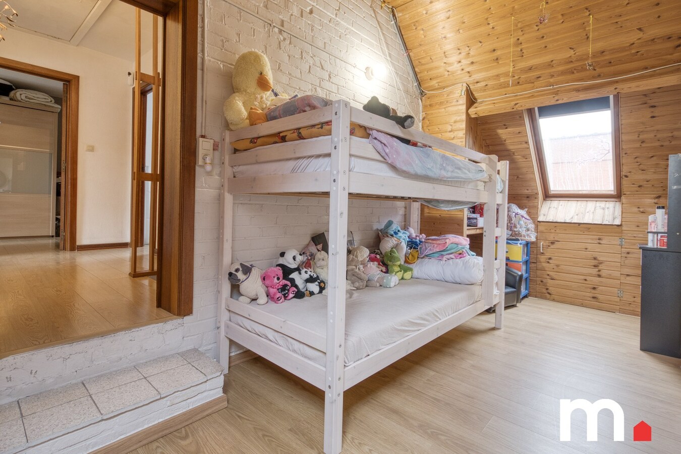 Instapklare woning te Lauwe met 4 slaapkamers nabij het centrum met garage ! 