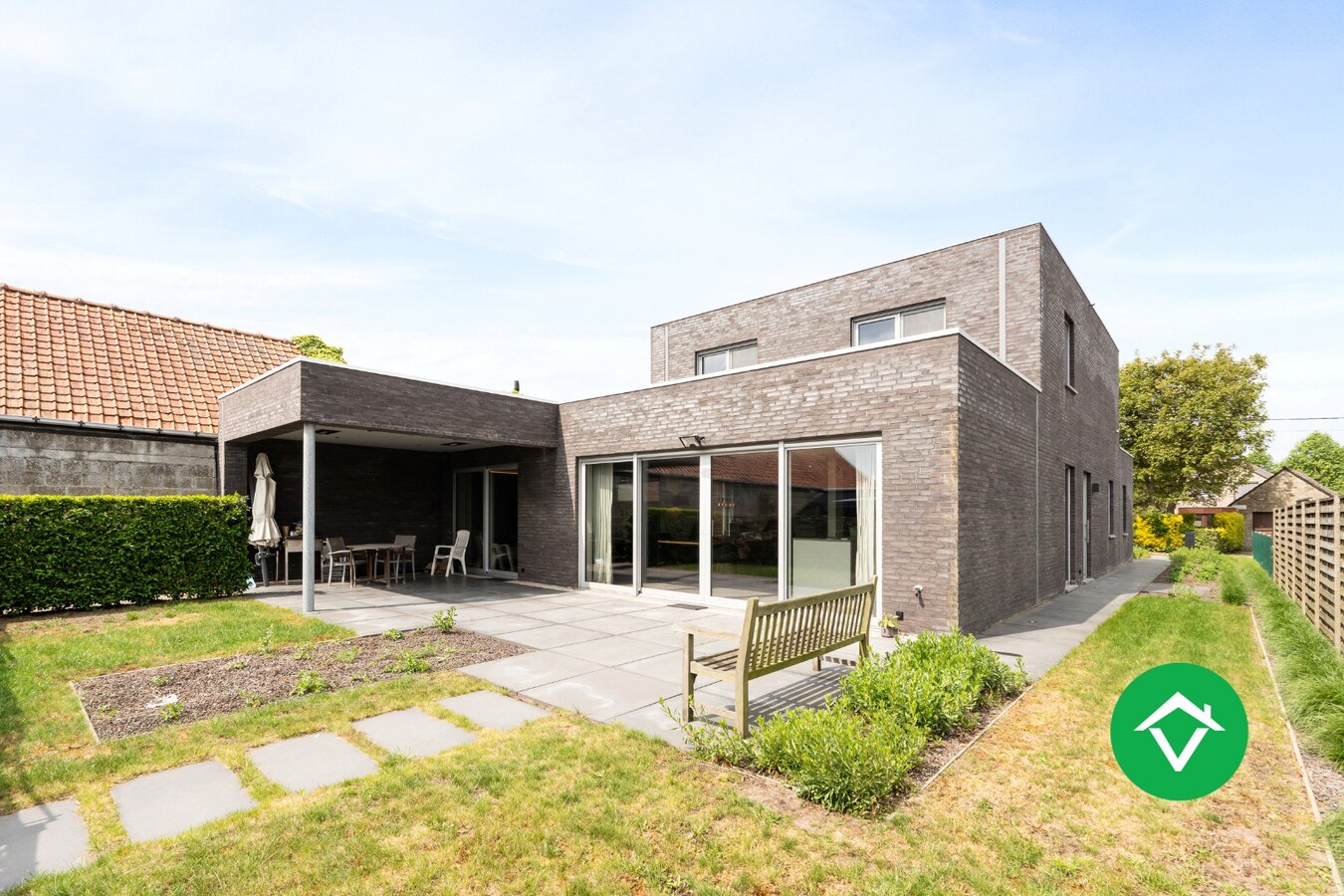 Instapklare woning met 4 slaapkamers en garage te Torhout 
