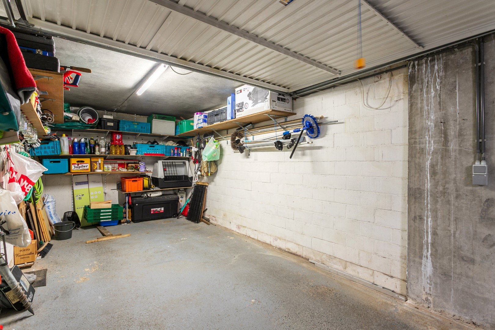 Instapklaar 2 slpk appartement met garage te Halle 