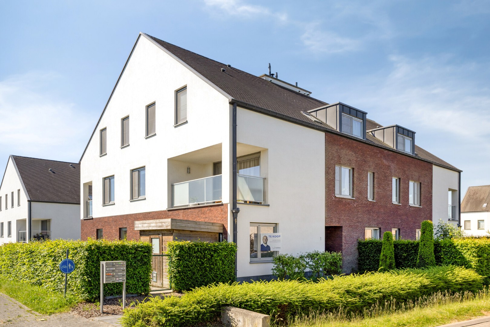 Instapklaar gelijkvloers appartement met groot terras, tuin en garagebox in Kumtich - EPC 104 KWH/m² 